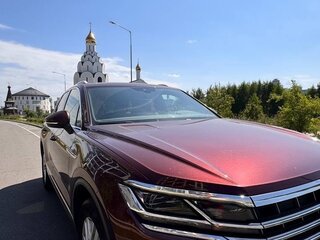 2019 Volkswagen Touareg III, красный, 5190000 рублей, вид 2