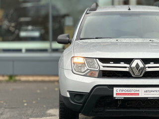 2017 Renault Duster I Рестайлинг, серебристый, 869000 рублей, вид 4