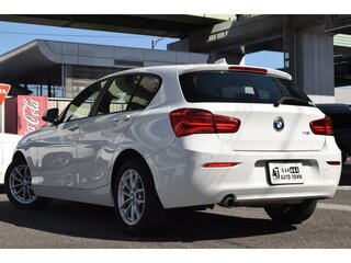 2015 BMW 1 серии 118i II (F20/F21) Рестайлинг, белый, 905000 рублей, вид 2