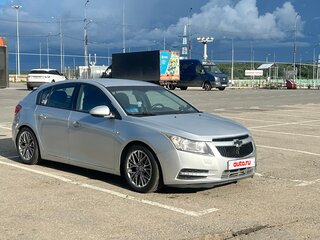 2012 Chevrolet Cruze I Рестайлинг, серебристый, 600000 рублей, вид 3