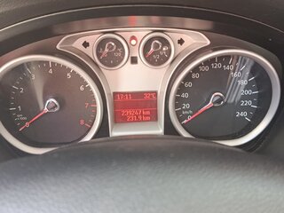 2010 Ford Focus II Рестайлинг, красный, 650000 рублей, вид 3