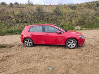 2013 Volkswagen Golf VII, красный, 850000 рублей, вид 3