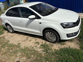 2017 Volkswagen Polo V Рестайлинг, белый, 800000 рублей, вид 1