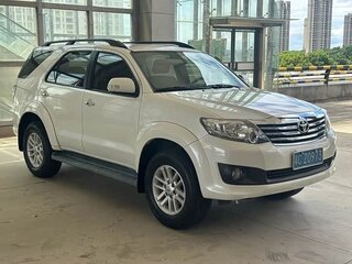 2014 Toyota Fortuner I Рестайлинг 2, белый, 2800000 рублей, вид 3