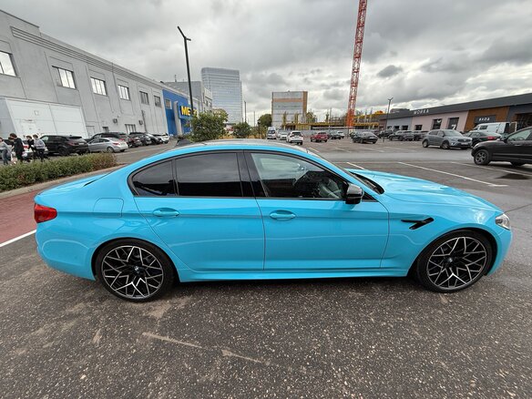 2019 BMW M5 Competition VI (F90), голубой, 9700000 рублей - вид 3