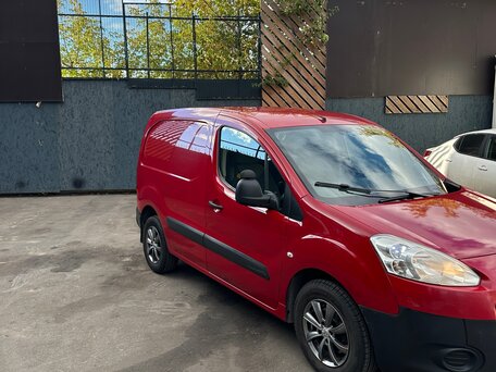 2014 Peugeot Partner, красный, 800000 рублей, вид 4