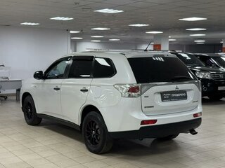 2014 Mitsubishi Outlander III Рестайлинг, белый, 1049000 рублей, вид 4