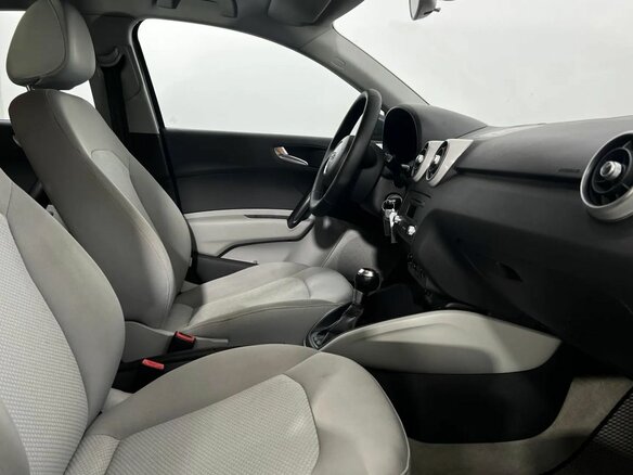 2012 Audi A1 I (8X), чёрный, 1000000 рублей - вид 12
