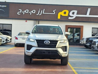 2026 Toyota Fortuner II Рестайлинг, белый, 6070700 рублей, вид 3