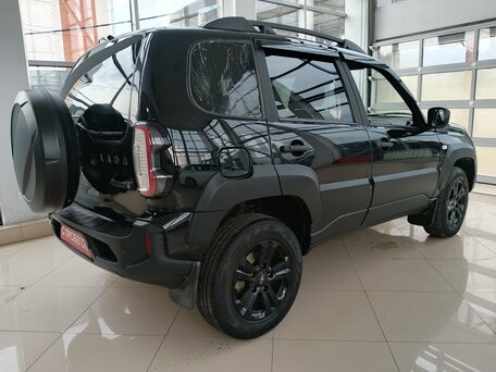 2023 Lada (ВАЗ) Niva Travel I, чёрный, 983000 рублей, вид 3