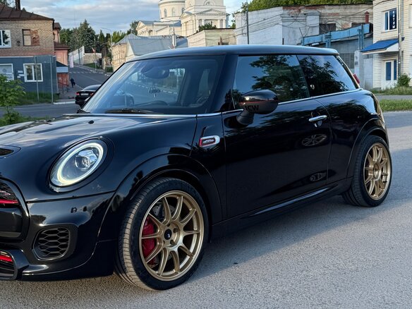 2020 Mini Hatch JCW III (F55/F56) Рестайлинг, чёрный, 3200000 рублей - вид 3
