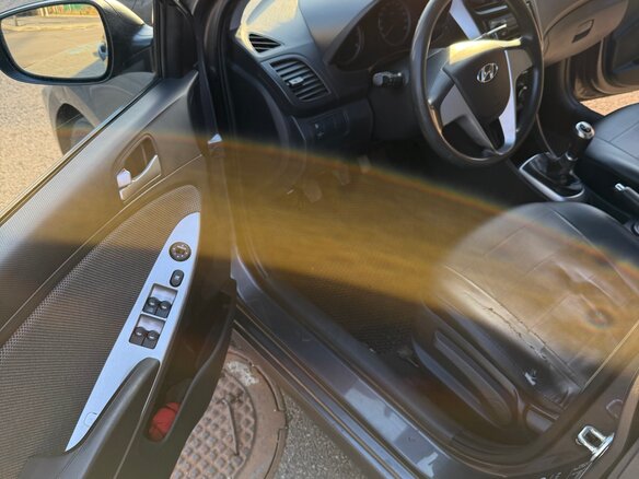 2013 Hyundai Solaris I, серый, 820000 рублей - вид 8