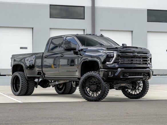 2026 Chevrolet Silverado, чёрный, 17460000 рублей - вид 1