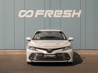 2019 Toyota Camry VIII (XV70), белый, 2880000 рублей, вид 3