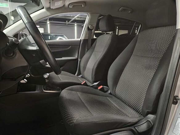 2018 Kia Rio X-Line IV, серебристый, 1440000 рублей - вид 12