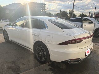 2022 Hyundai Grandeur VI Рестайлинг, белый, 1600000 рублей, вид 4