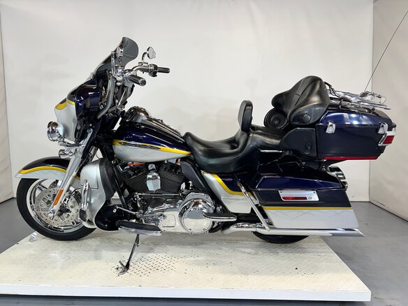 2012 Harley-Davidson Electra Glide, серебристый, 980000 рублей - вид 1