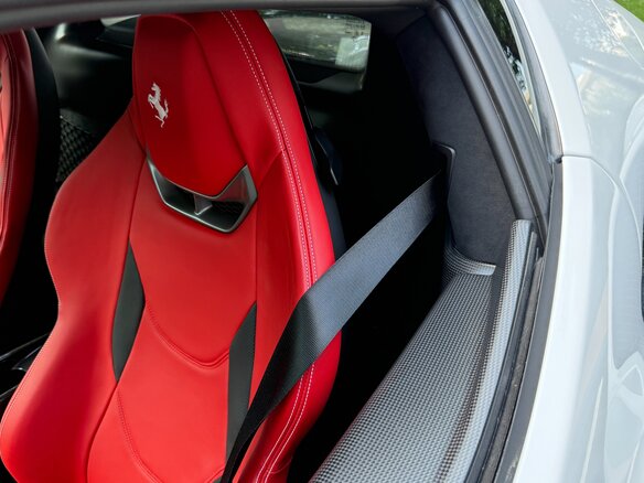 2022 Ferrari 296 GTB, белый, 25900000 рублей - вид 39