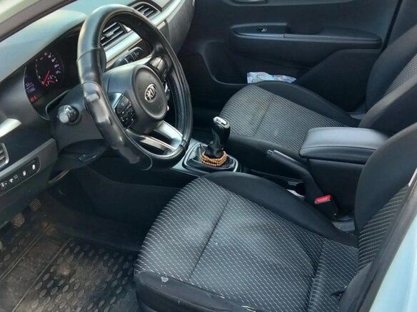 2017 Kia Rio IV, белый, 750000 рублей - вид 7