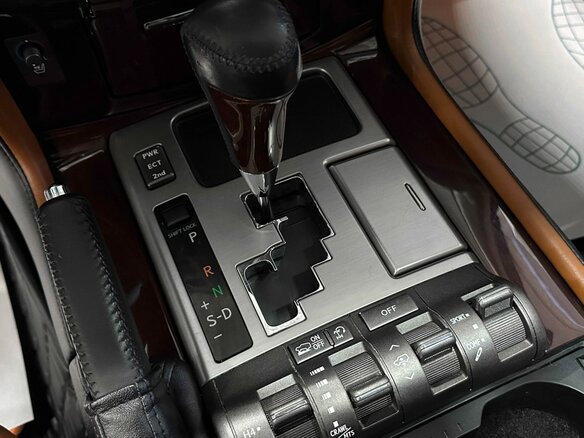 2012 Lexus LX 570 III Рестайлинг, белый, 4190000 рублей - вид 25