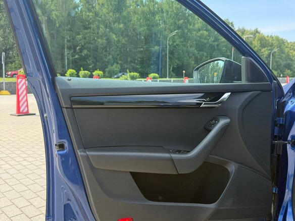 2019 Skoda Octavia III (A7) Рестайлинг, синий, 1800000 рублей - вид 11