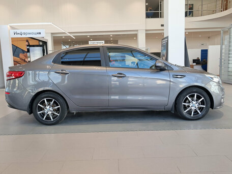 2017 Kia Rio III Рестайлинг, серый, 1073000 рублей, вид 4