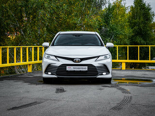 2021 Toyota Camry VIII (XV70) Рестайлинг, белый, 2519999 рублей, вид 2