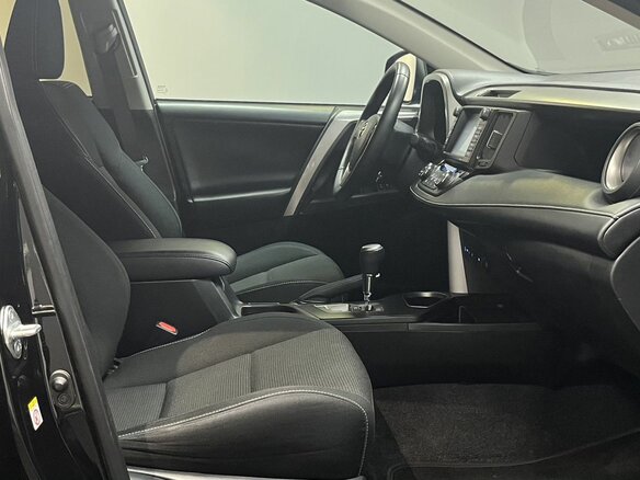 2017 Toyota RAV4 IV (XA40) Рестайлинг, чёрный, 2325000 рублей - вид 19
