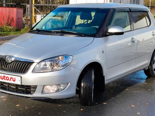 2013 Skoda Fabia II Рестайлинг, серебристый, 650000 рублей, вид 1