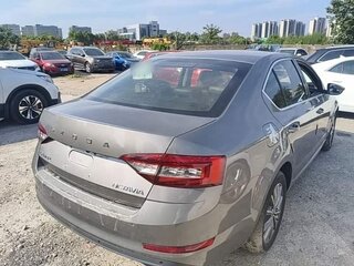 2022 Skoda Octavia III (A7) Рестайлинг, серебристый, 1499999 рублей, вид 4