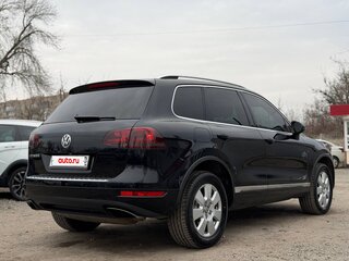 2014 Volkswagen Touareg II, чёрный, 2680000 рублей, вид 3