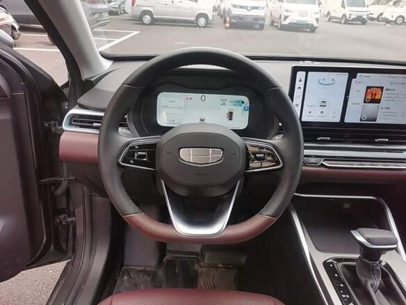2026 Geely Emgrand III, серебристый - вид 13