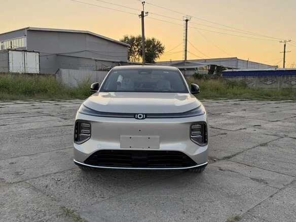 2026 Changan Qiyuan Q07 31.7 kWh, серебристый, 3750000 рублей - вид 13
