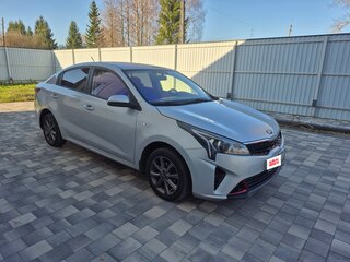 2021 Kia Rio IV Рестайлинг, серый, 1650000 рублей, вид 2