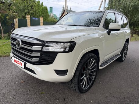 2022 Toyota Land Cruiser 300 Series, белый, 7800000 рублей, вид 3
