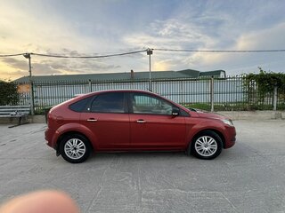 2008 Ford Focus II Рестайлинг, красный, 700000 рублей, вид 2