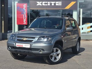 2016 Chevrolet Niva I Рестайлинг, серебристый, 619000 рублей, вид 1