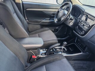 2017 Mitsubishi Outlander III Рестайлинг 2, белый, 1850000 рублей, вид 5