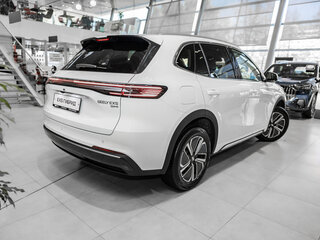 2026 Geely EX5 Гибрид EM-R, белый, 3829990 рублей, вид 4