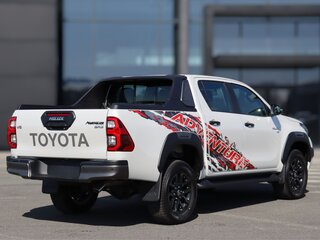 2026 Toyota Hilux VIII Рестайлинг 2, белый, 9000000 рублей, вид 2