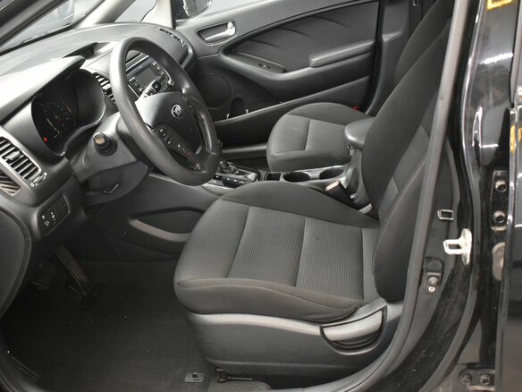 2017 Kia Cerato III Рестайлинг (Classic), чёрный, 967000 рублей - вид 10