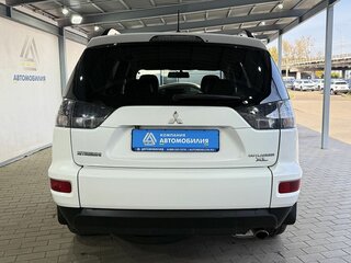 2010 Mitsubishi Outlander II Рестайлинг, белый, 1220000 рублей, вид 4