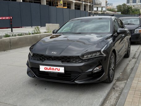 2020 Kia K5 III, серый, 2400000 рублей, вид 1