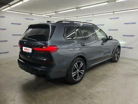 2021 BMW X7 40i I (G07), серый, 6690000 рублей, вид 3