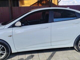 2016 Hyundai Solaris I Рестайлинг, белый, 880000 рублей, вид 3