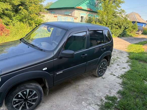 2015 Chevrolet Niva I Рестайлинг, серый, 510000 рублей - вид 3