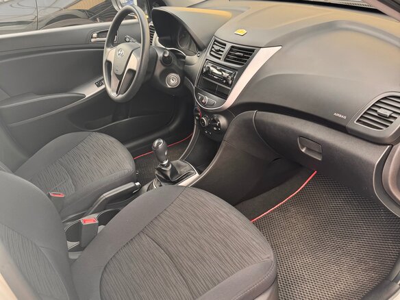 2016 Hyundai Solaris I Рестайлинг, белый, 1250000 рублей - вид 3