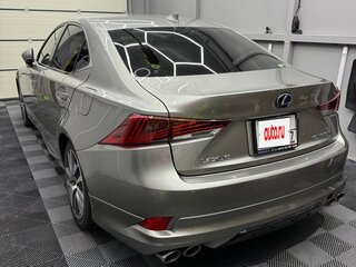 2017 Lexus IS 300h III Рестайлинг, серебристый, 2480000 рублей, вид 4