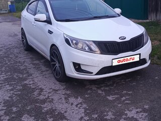 2013 Kia Rio 4-speed III, белый, 900000 рублей, вид 4