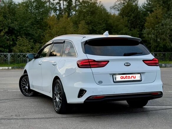 2019 Kia Ceed III, жёлтый, 1800000 рублей - вид 8